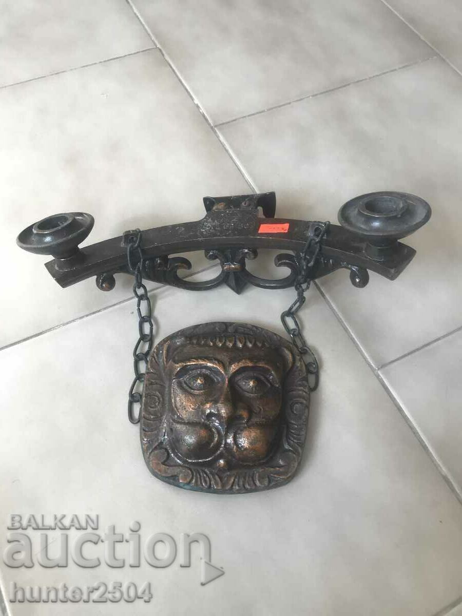 Sfeșnic 2 pentru perete și cap de leu. Sfeșnic 2 pentru perete și cap de leu.