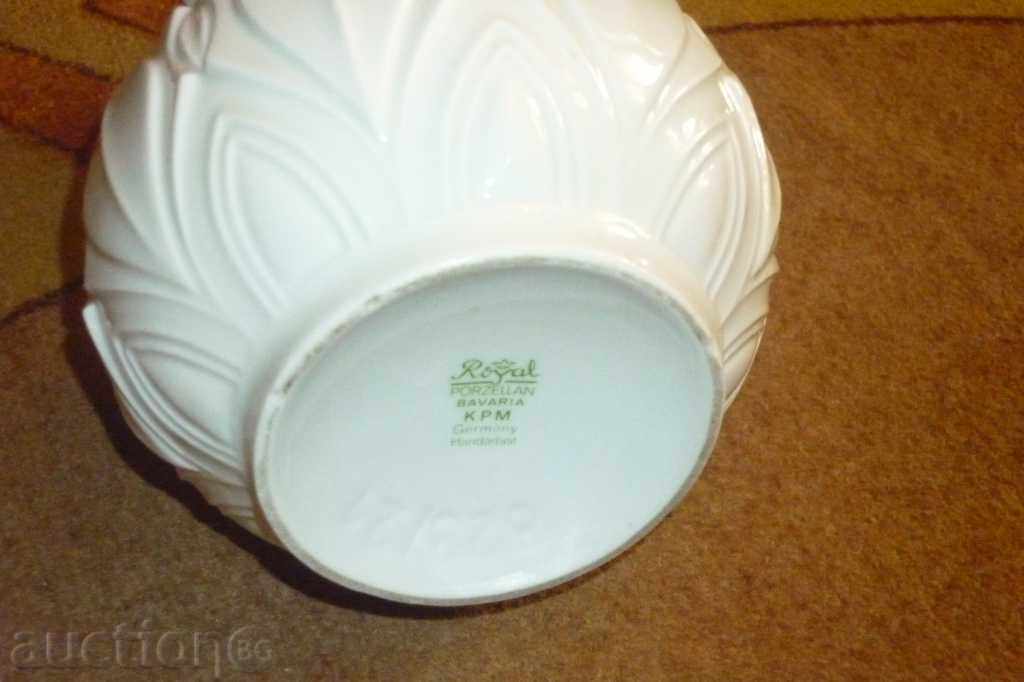 Old Bavarian porcelain - a vase with price 40.00 BGN | € 20.45 Old Bavarian porcelain - a vase with price 40.00 BGN | € 20.45