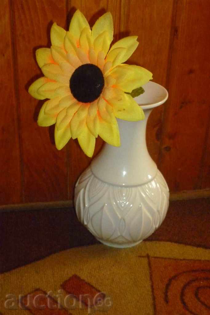 Auction Old Bavarian porcelain - a vase Auction Old Bavarian porcelain - a vase