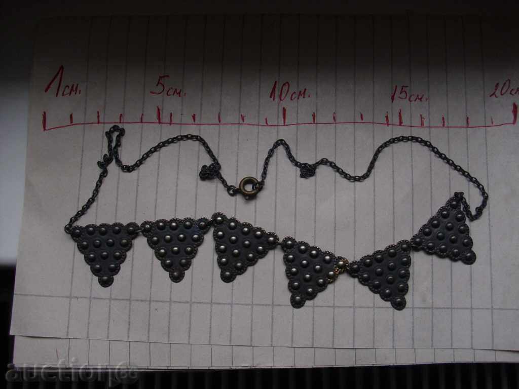 COLIER cu preț 5.00 BGN | € 2.56 COLIER cu preț 5.00 BGN | € 2.56