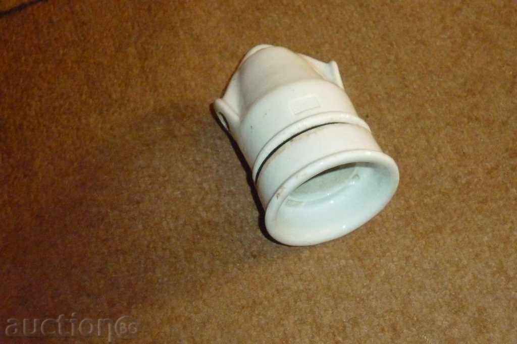 Αρχαία πρίζα πορσελάνης από πορσελάνη για τον αμπελώνα του εικοστού αιώνα με τιμή 35.00 BGN | € 17.90 Αρχαία πρίζα πορσελάνης από πορσελάνη για τον αμπελώνα του εικοστού αιώνα με τιμή 35.00 BGN | € 17.90