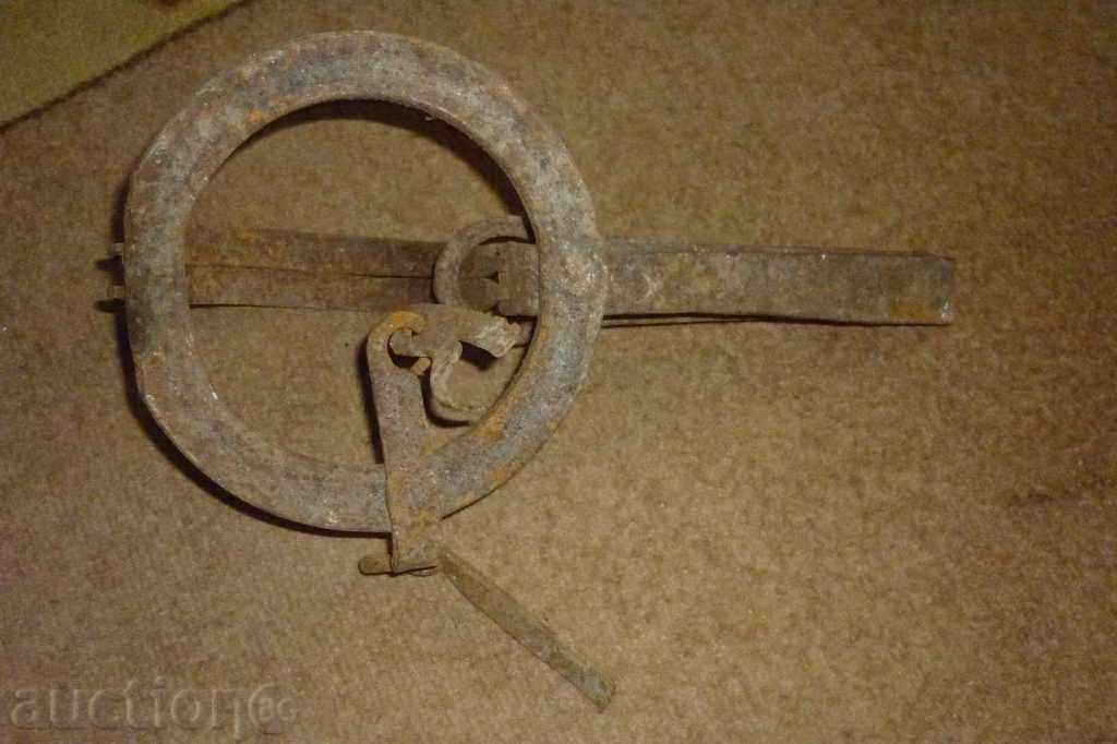 An antique hand forged trap with price 49.00 BGN | € 25.05 An antique hand forged trap with price 49.00 BGN | € 25.05