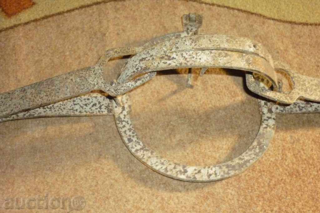 An antique hand forged trap with price 60.00 BGN | € 30.68 An antique hand forged trap with price 60.00 BGN | € 30.68