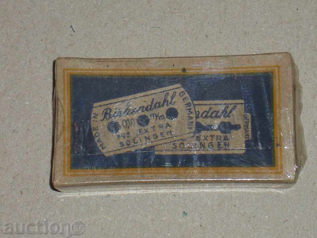 Auction I sell old shaving blade "SOLINGEN". Auction I sell old shaving blade "SOLINGEN".