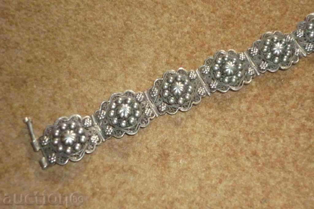 Αντίκα οθωμανικό ασημένιο βραχιόλι - φιλιγκράν και κοκκοποίηση με τιμή 295.00 BGN | € 150.83 Αντίκα οθωμανικό ασημένιο βραχιόλι - φιλιγκράν και κοκκοποίηση με τιμή 295.00 BGN | € 150.83