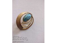 O broșă din anii 70 ai m.v.