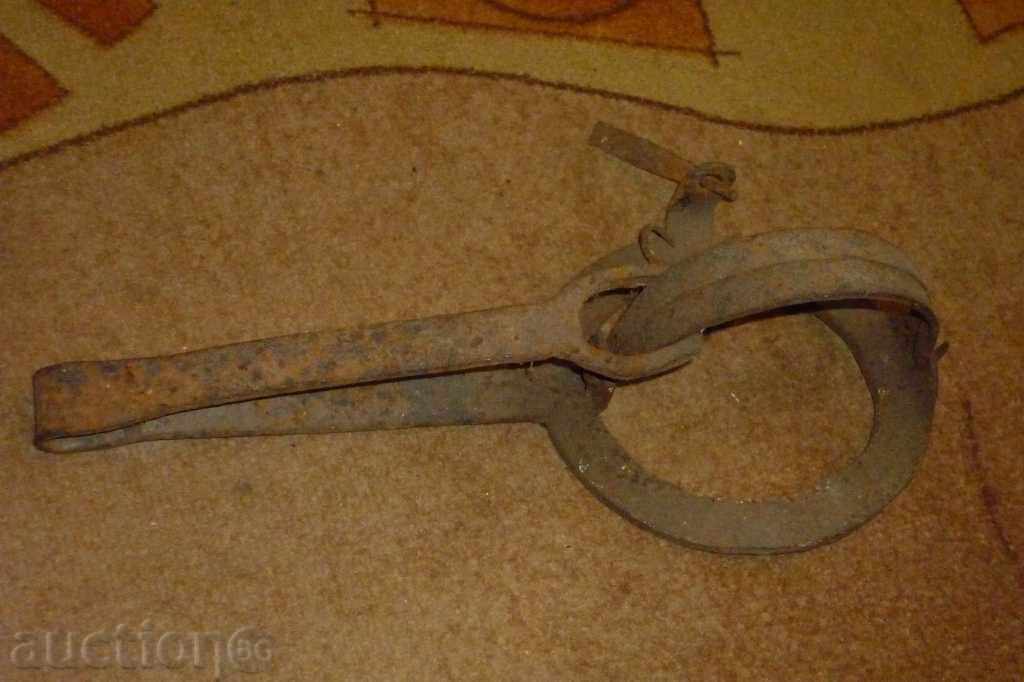 An antique hand forged trap with price 49.00 BGN | € 25.05 An antique hand forged trap with price 49.00 BGN | € 25.05