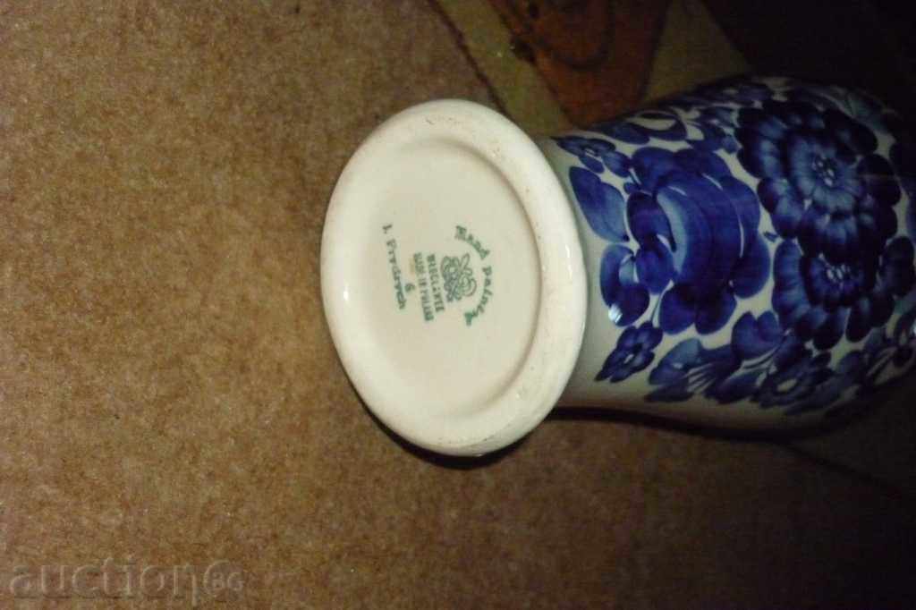 Auction  Hand painted porcelain vase, porcelain