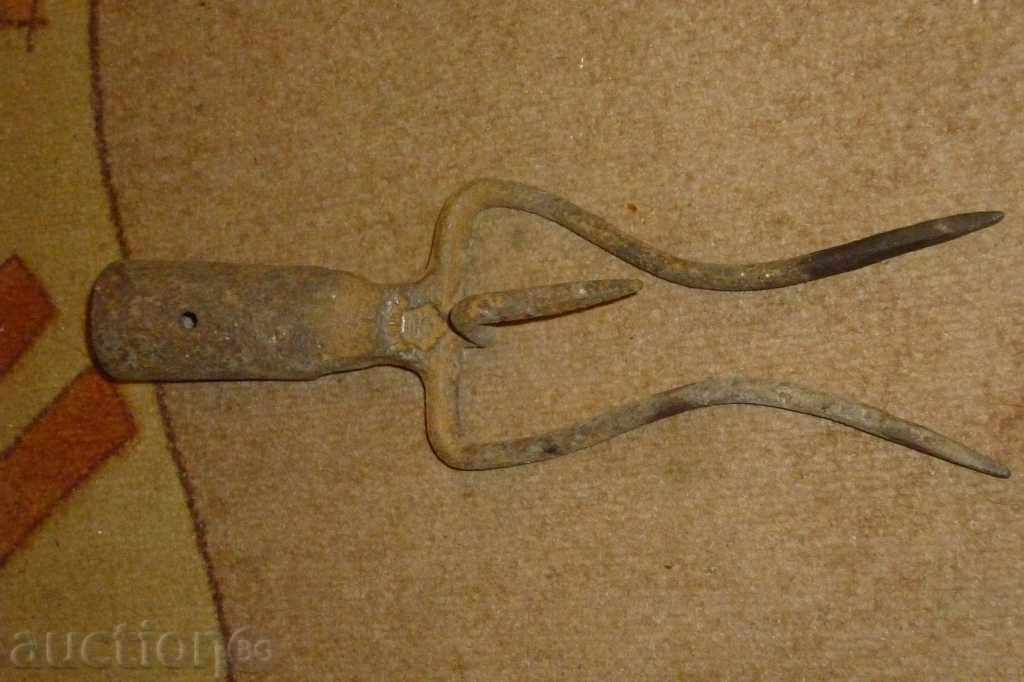 An old profiled villa, tool - 6 An old profiled villa, tool - 6