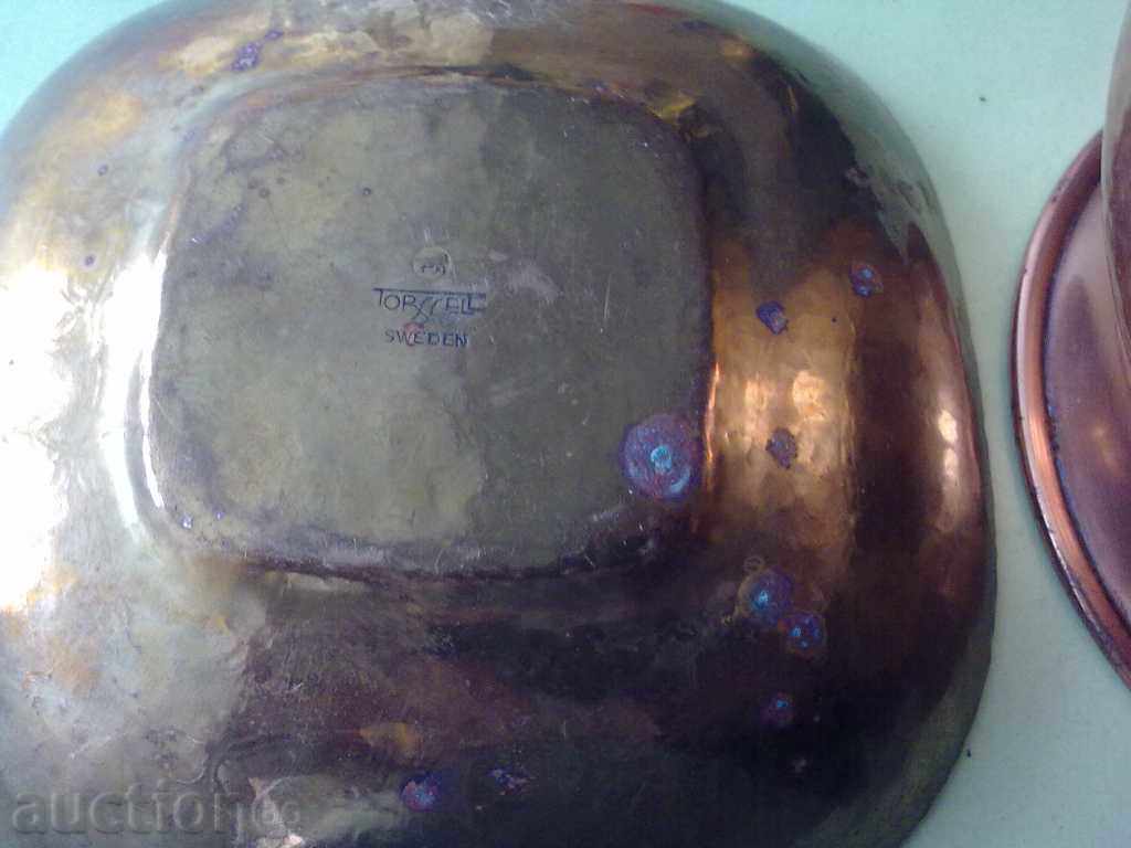 LOT DECORATIVE VESSELS-BRONZE AND HONEY - 5 LOT DECORATIVE VESSELS-BRONZE AND HONEY - 5