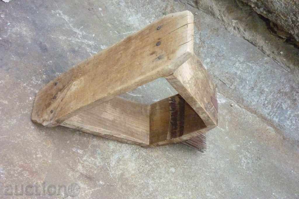 An anchor, a spade, a wooden, a towel, a spoon - 5 An anchor, a spade, a wooden, a towel, a spoon - 5