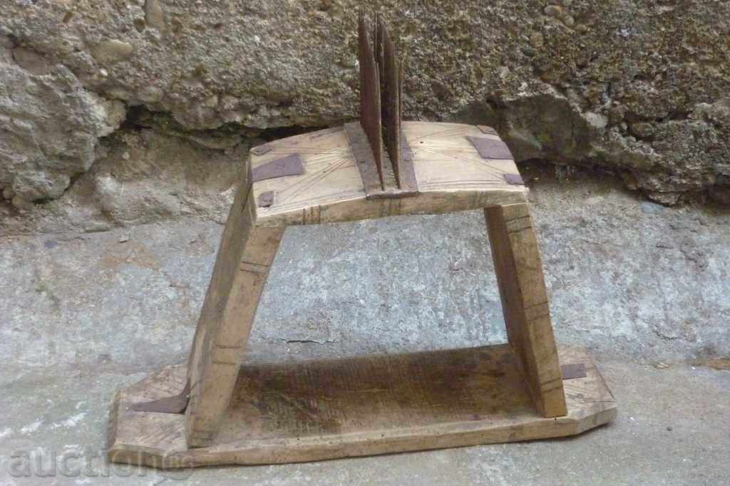 An anchor, a spade, a wooden, a towel, a spoon - 7 An anchor, a spade, a wooden, a towel, a spoon - 7