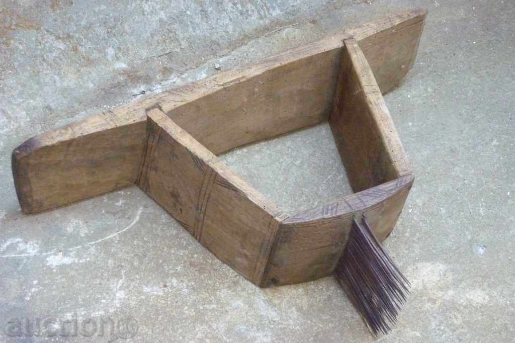 Antique wool darak, pick with price 69.00 BGN | € 35.28 Antique wool darak, pick with price 69.00 BGN | € 35.28