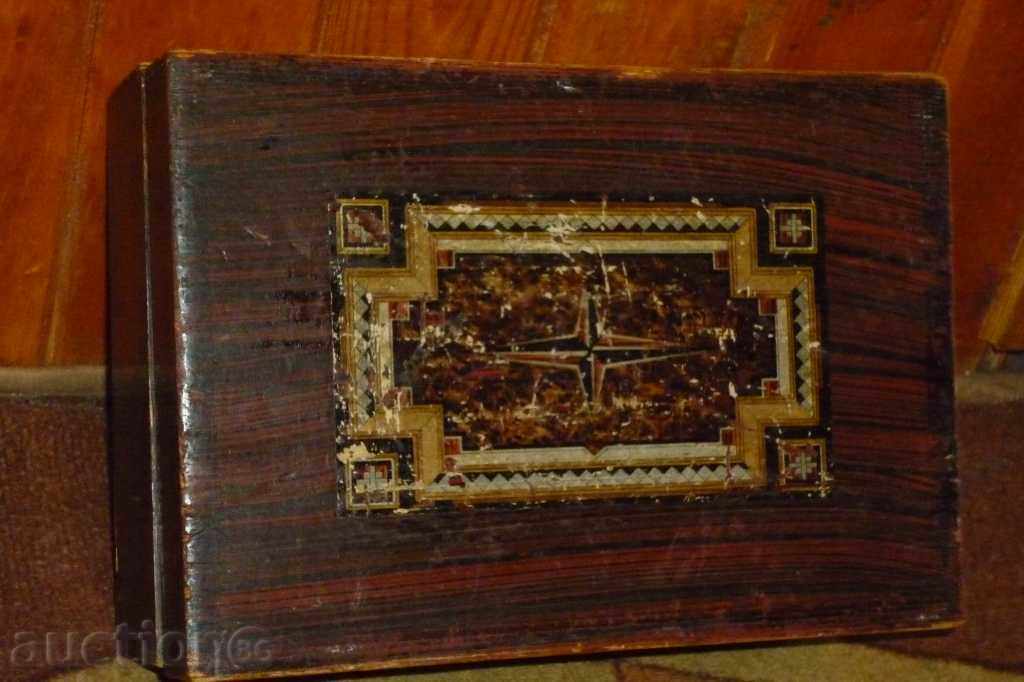 cutie de lemn veche