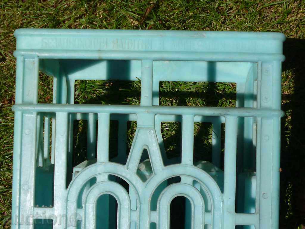 Auction  391. ORIGINAL CUBE OF SWEEP ONE LITTER WITH ONE BOTTLE