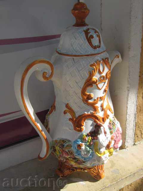 Delivery of A pot with a porcelain lid Delivery of A pot with a porcelain lid