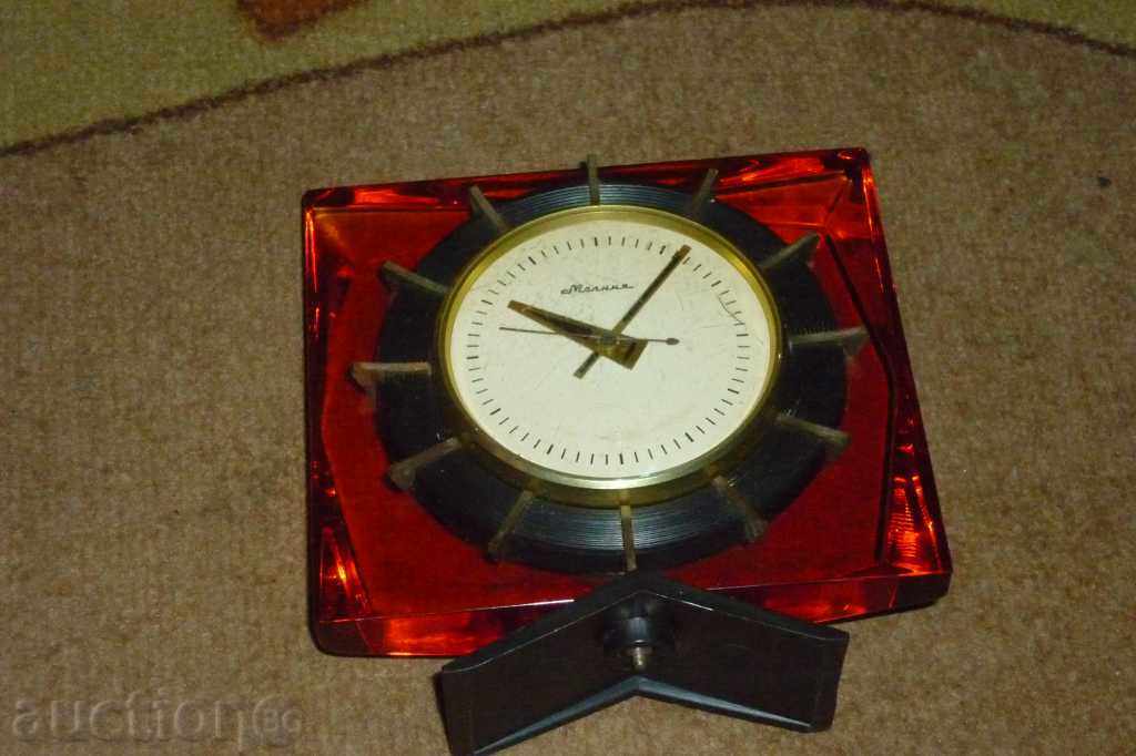 Аукцион Настолен часовник "МЪЛНИЯ", соц реализъм, будилник Аукцион Настолен часовник "МЪЛНИЯ", соц реализъм, будилник