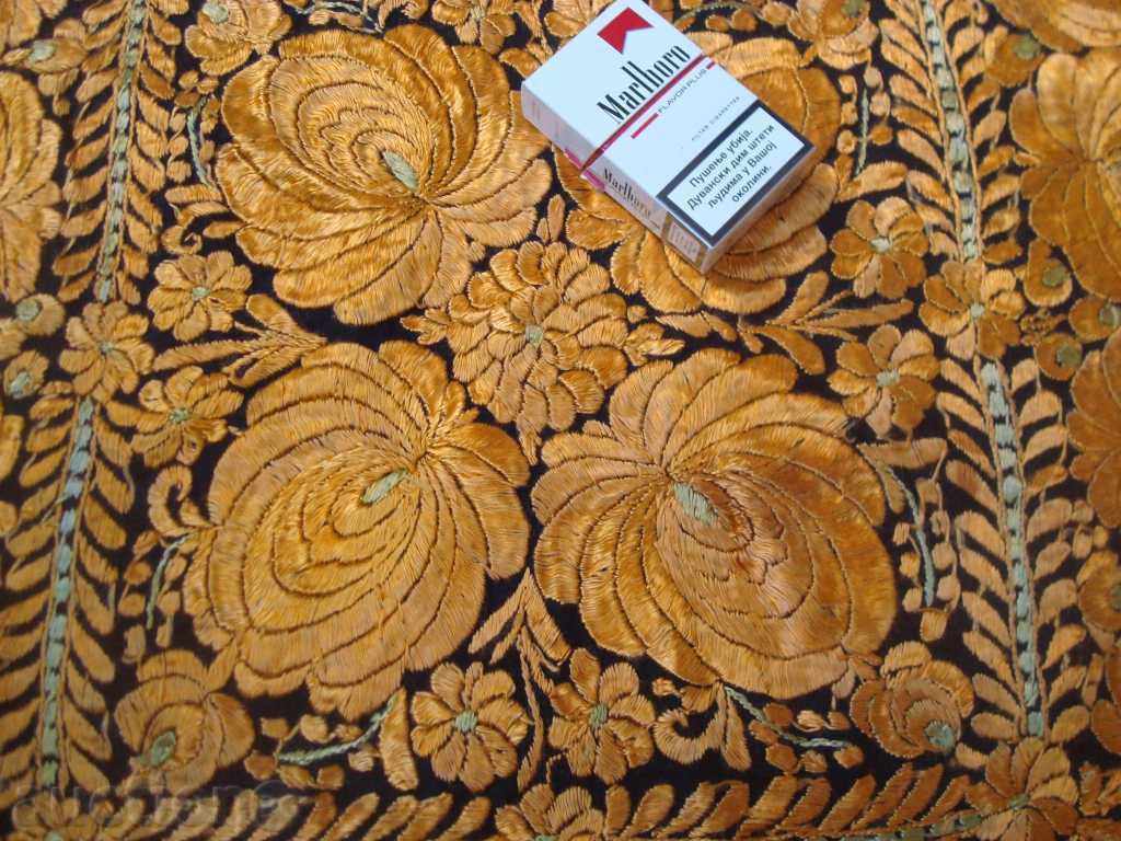 Cover, diam. 100cm, hand-embroidered with silk threads with price € 69.95 | 136.81 BGN