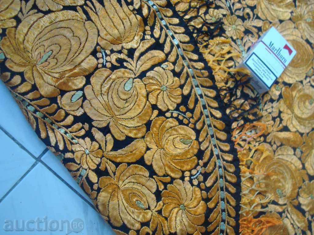 Auction  Cover, diam. 100cm, hand-embroidered with silk threads
