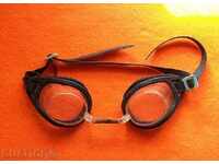 SWIMMING GOGGLES