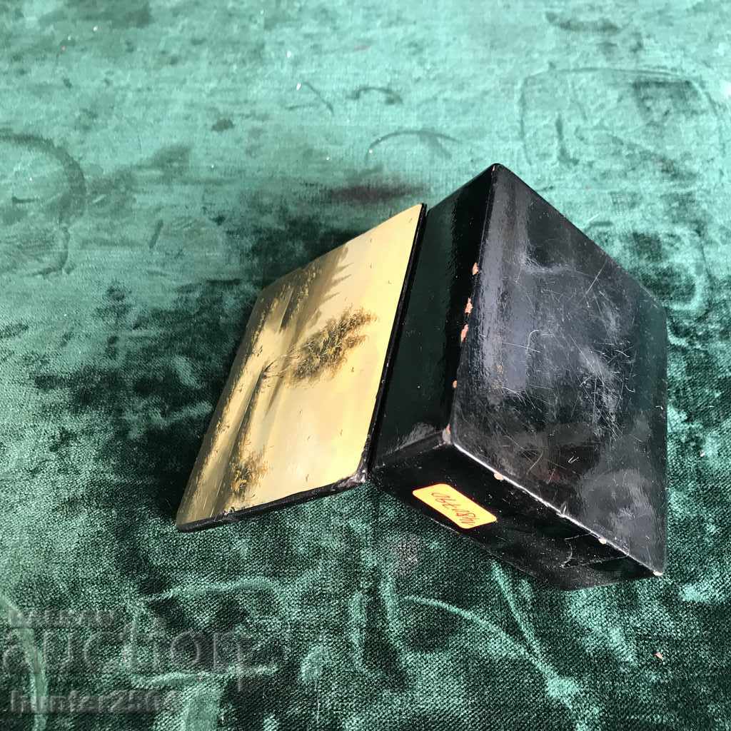 Auction Old box "papier mache" hand painted by author 10/8/4 cm Auction Old box "papier mache" hand painted by author 10/8/4 cm