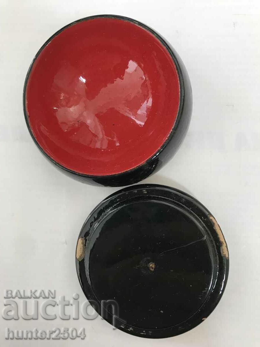 Cutie-poza cu autor, lemn URSS cu preț 29.95 BGN | € 15.31 Cutie-poza cu autor, lemn URSS cu preț 29.95 BGN | € 15.31