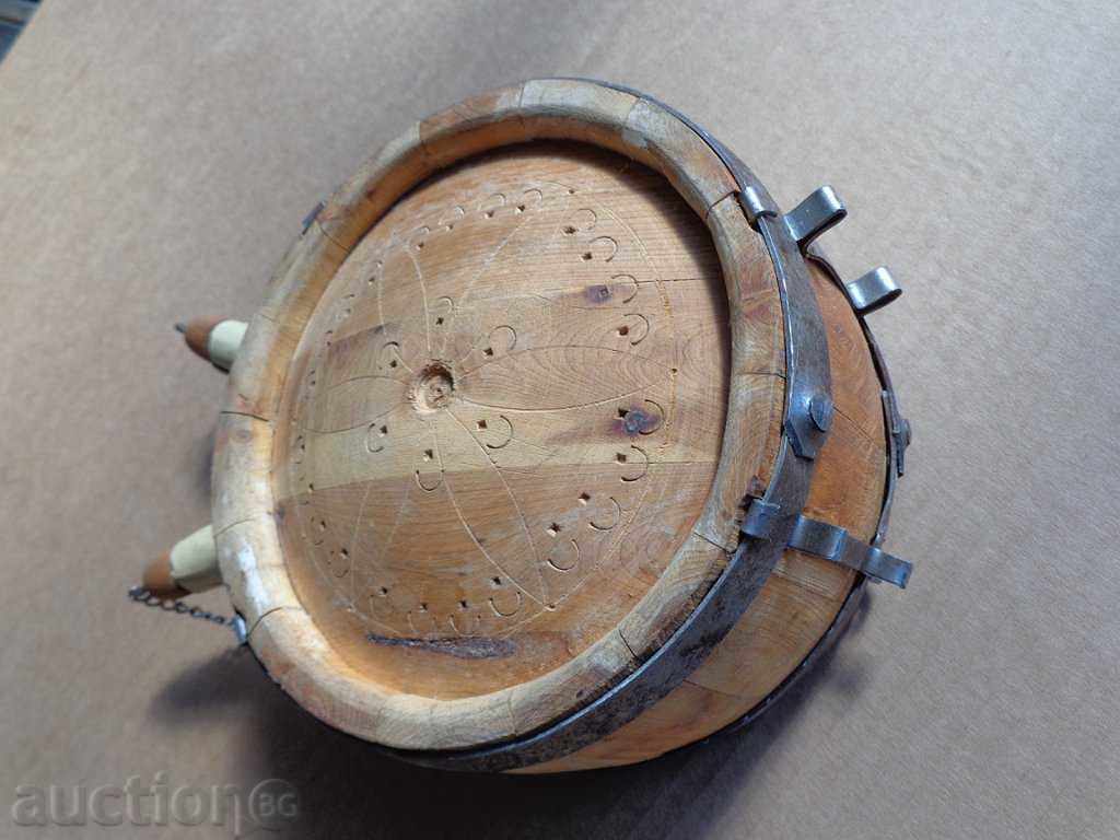 Delivery of Buckel, a vase, a wooden pave Delivery of Buckel, a vase, a wooden pave