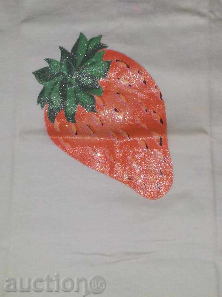 Baby T-shirt with strawberry straw, new, size 140 with price 5.00 BGN | € 2.56 Baby T-shirt with strawberry straw, new, size 140 with price 5.00 BGN | € 2.56