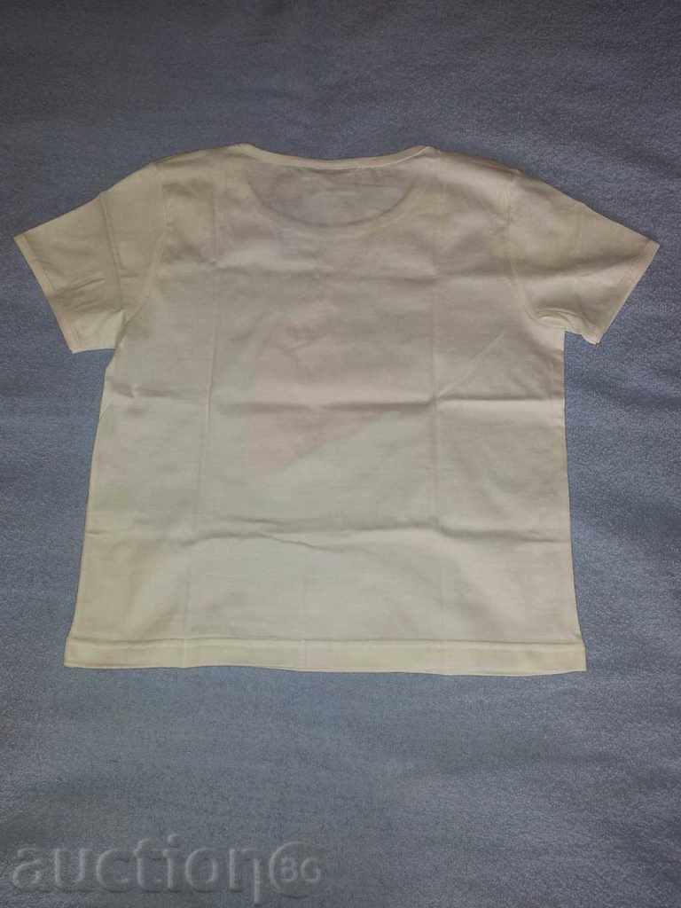 Auction Baby T-shirt with strawberry straw, new, size 140 Auction Baby T-shirt with strawberry straw, new, size 140