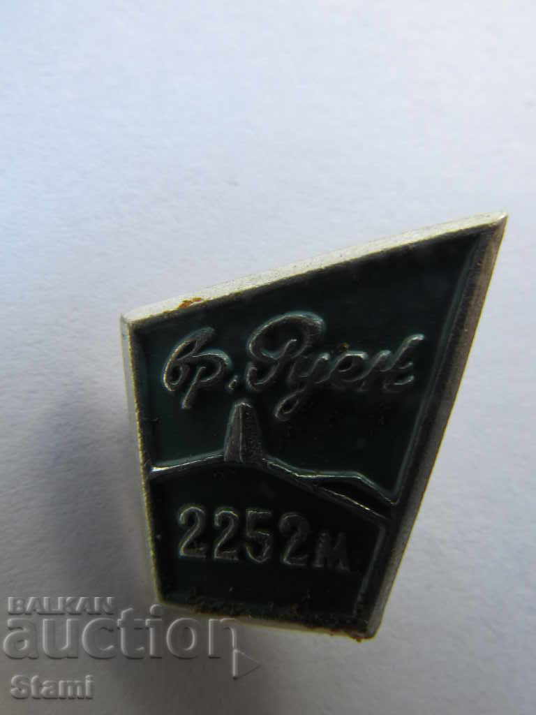 Auction Pin 2252 m Ruen peak Auction Pin 2252 m Ruen peak