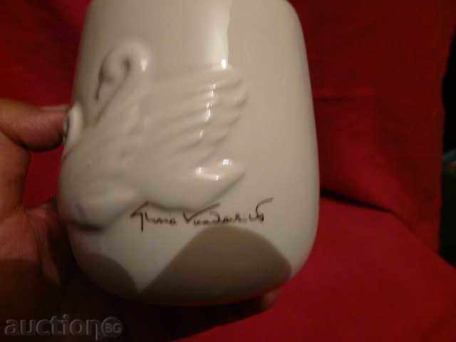 porcelain with swans with price 10.00 BGN | € 5.11 porcelain with swans with price 10.00 BGN | € 5.11