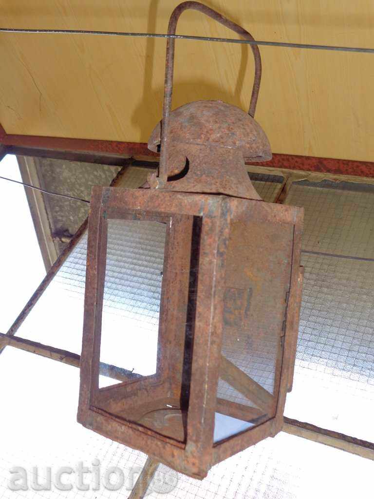 Παλιά μεταλλικό φωτιστικό φανάρι, προβολέας