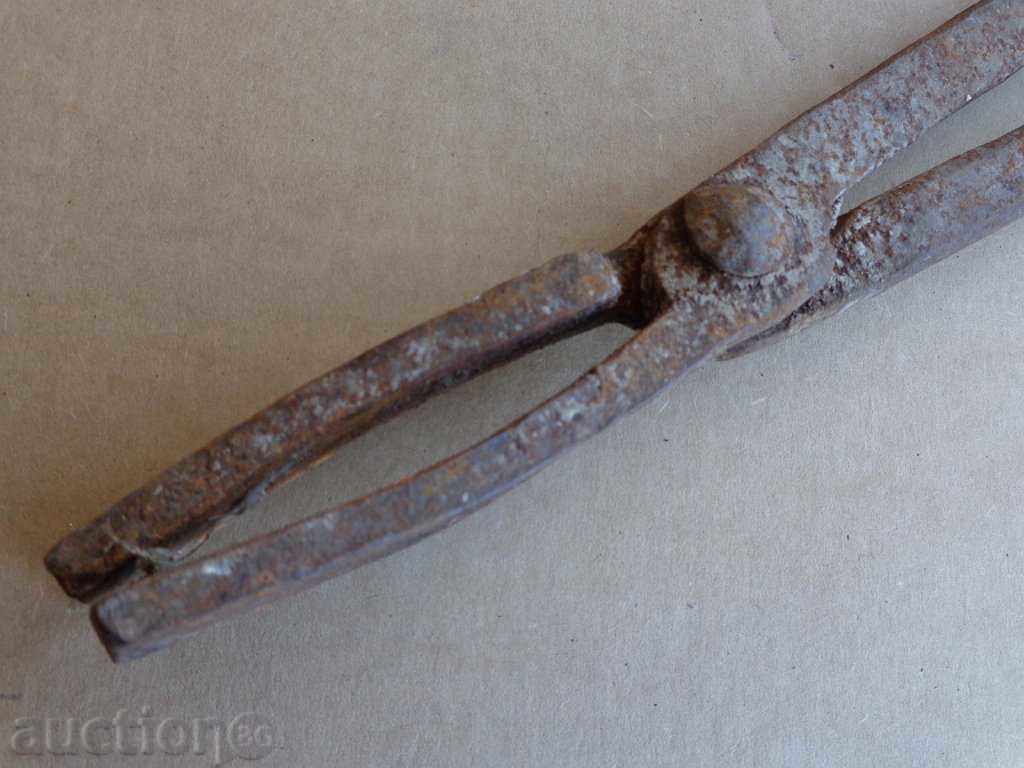 Antique forging pliers with price 47.00 BGN | € 24.03