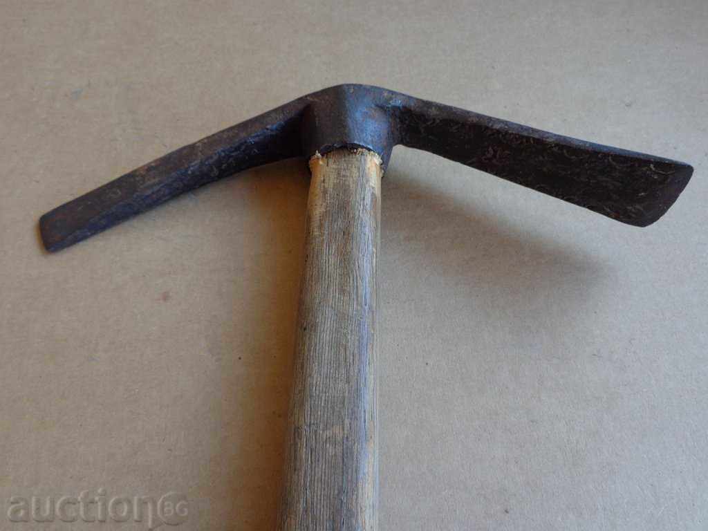 Old forged pigeon, pick, instrument with price 69.00 BGN | € 35.28 Old forged pigeon, pick, instrument with price 69.00 BGN | € 35.28