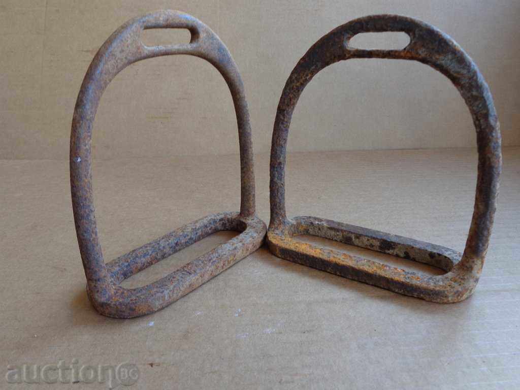 Ένα ζευγάρι αναβολείς για ένα άλογο ιππικού - 5 Ένα ζευγάρι αναβολείς για ένα άλογο ιππικού - 5