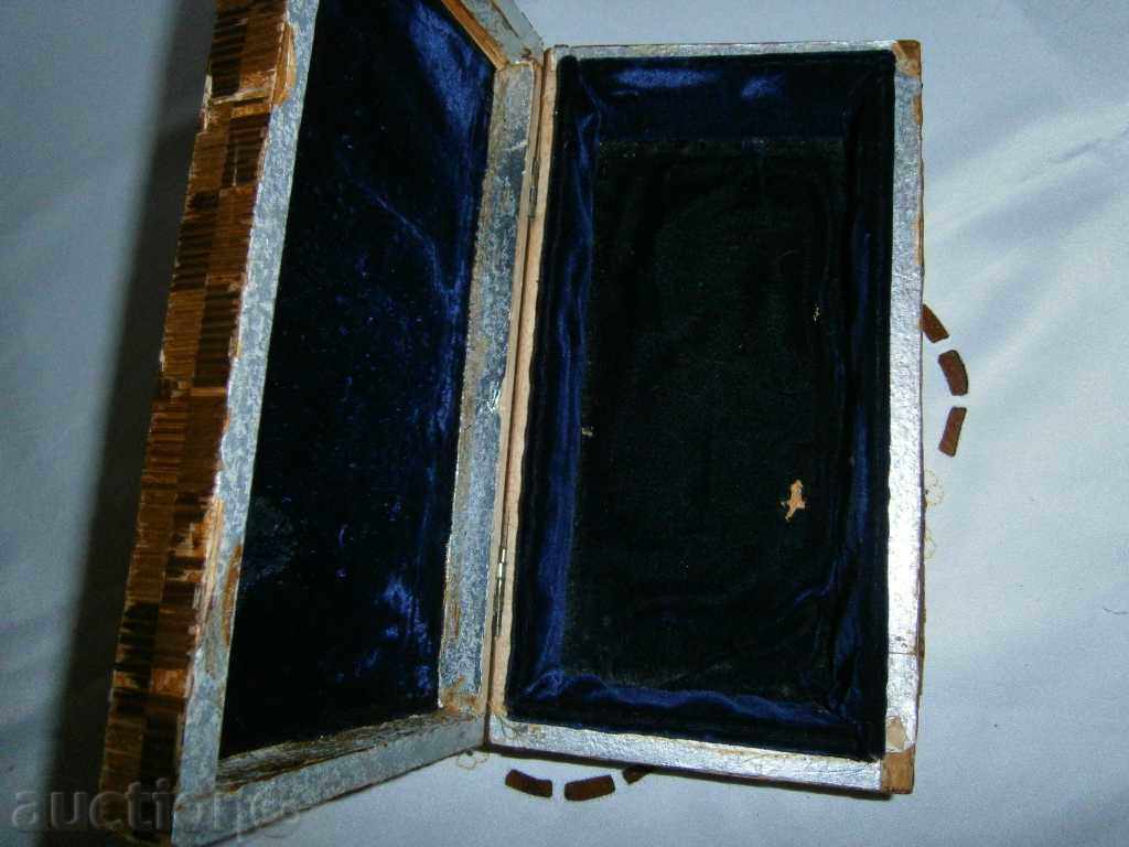 CUTIE VECHE cu preț 15.00 BGN | € 7.67