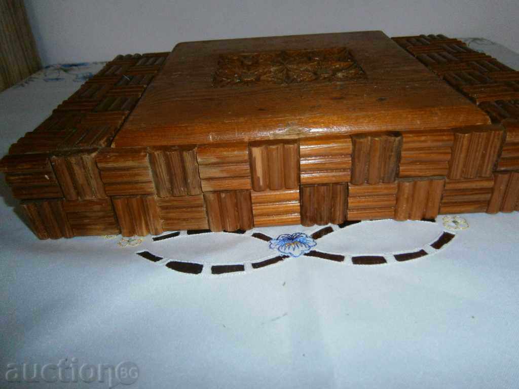 Auction OLD WOODEN JEWELRY BOX Auction OLD WOODEN JEWELRY BOX