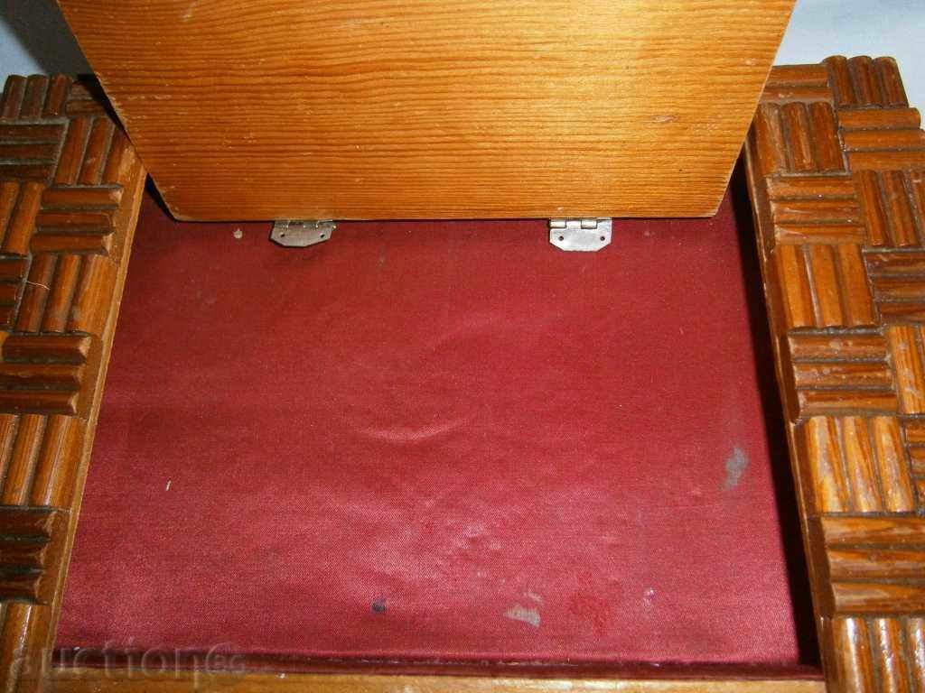 Delivery of OLD WOODEN JEWELRY BOX Delivery of OLD WOODEN JEWELRY BOX