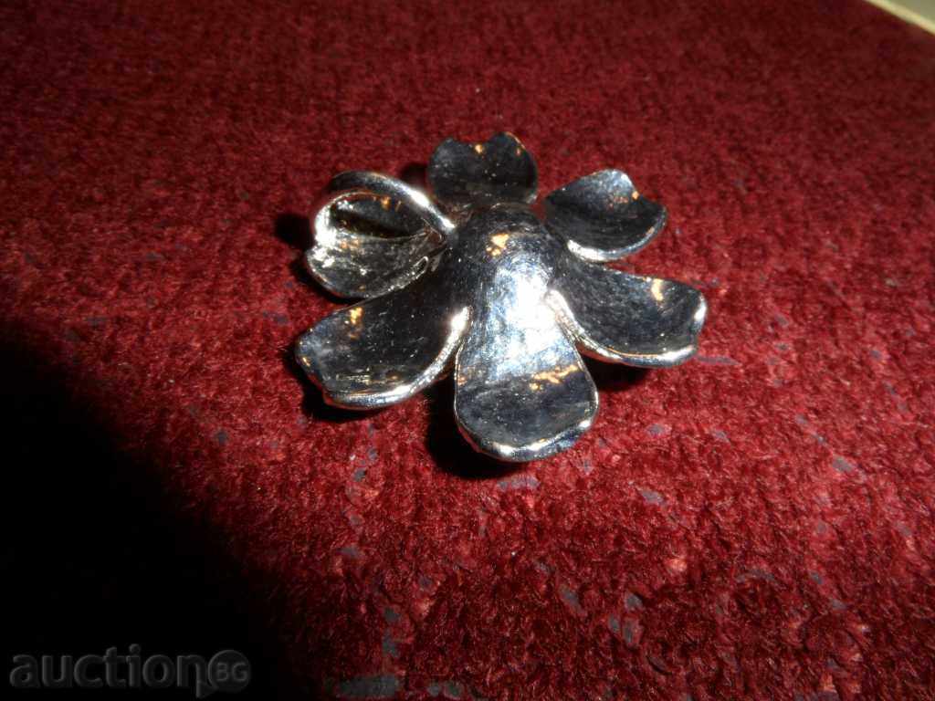 Auction VISULKA white flower Auction VISULKA white flower