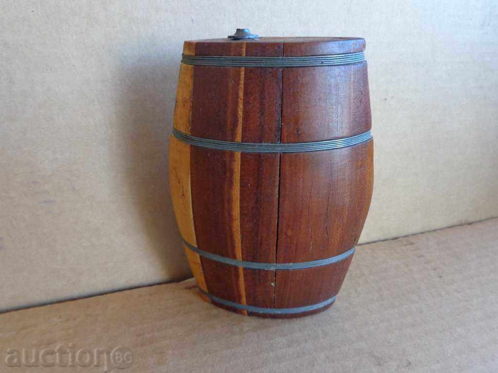 Auction Old wooden pavour, barrel, barrel, barrel, flask Auction Old wooden pavour, barrel, barrel, barrel, flask