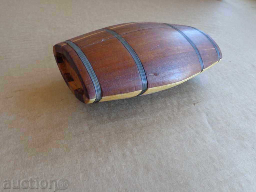Delivery of Old wooden pavour, barrel, barrel, barrel, flask Delivery of Old wooden pavour, barrel, barrel, barrel, flask
