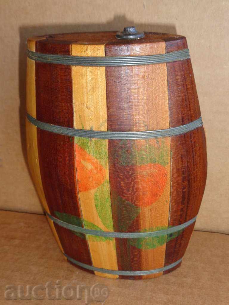 Old wooden pavour, barrel, barrel, barrel, flask