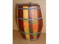 Old wooden pavour, barrel, barrel, barrel, flask