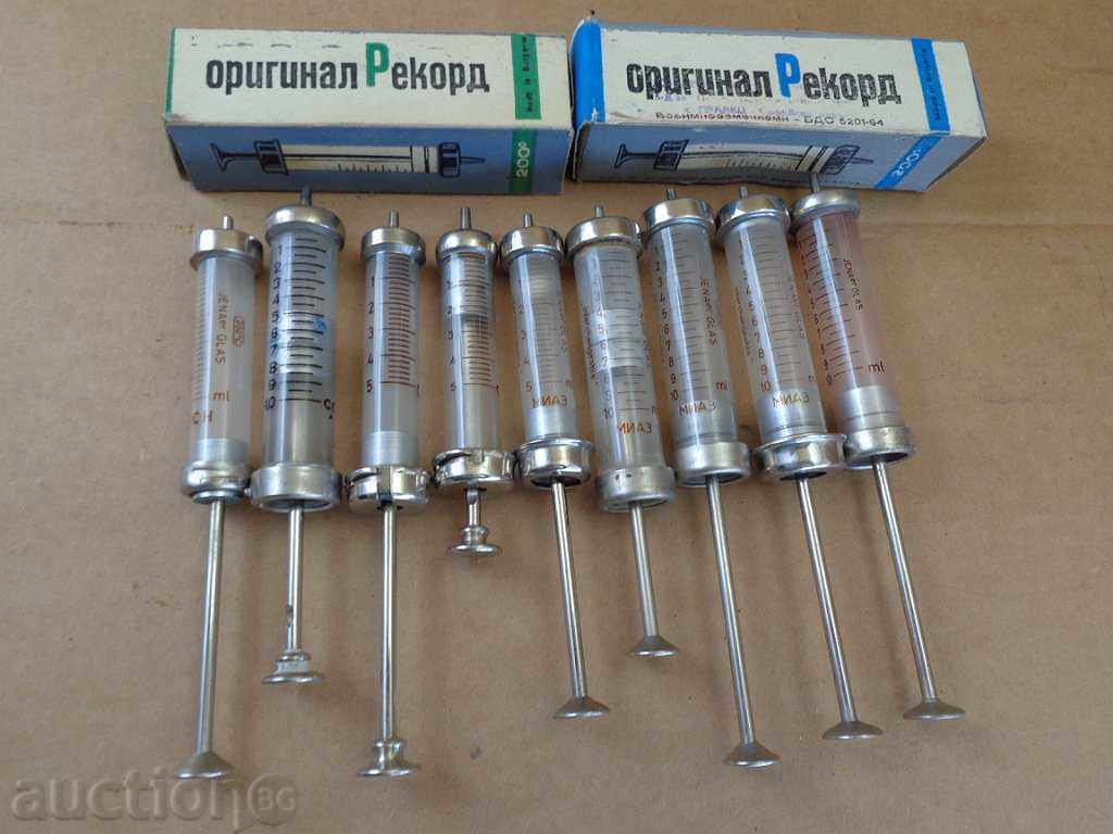 Set of syringes, injection