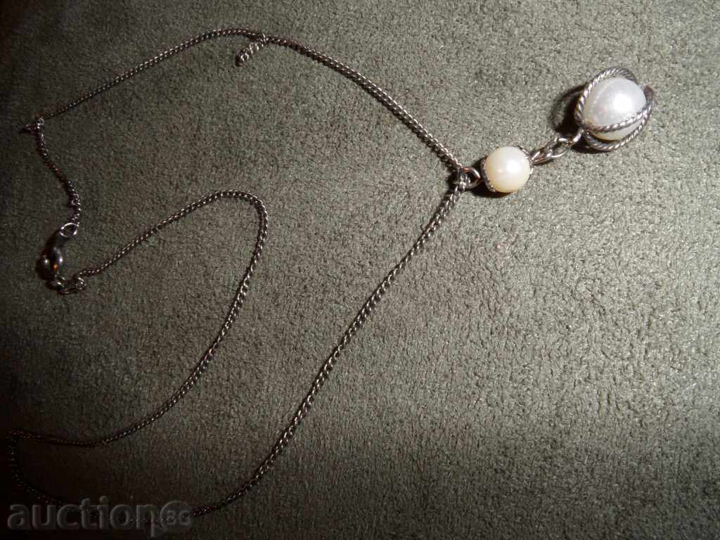 ΧΡΩΜΑ με κρεμαστό με 2 μαργαριτάρια με τιμή 2.99 BGN | € 1.53 ΧΡΩΜΑ με κρεμαστό με 2 μαργαριτάρια με τιμή 2.99 BGN | € 1.53