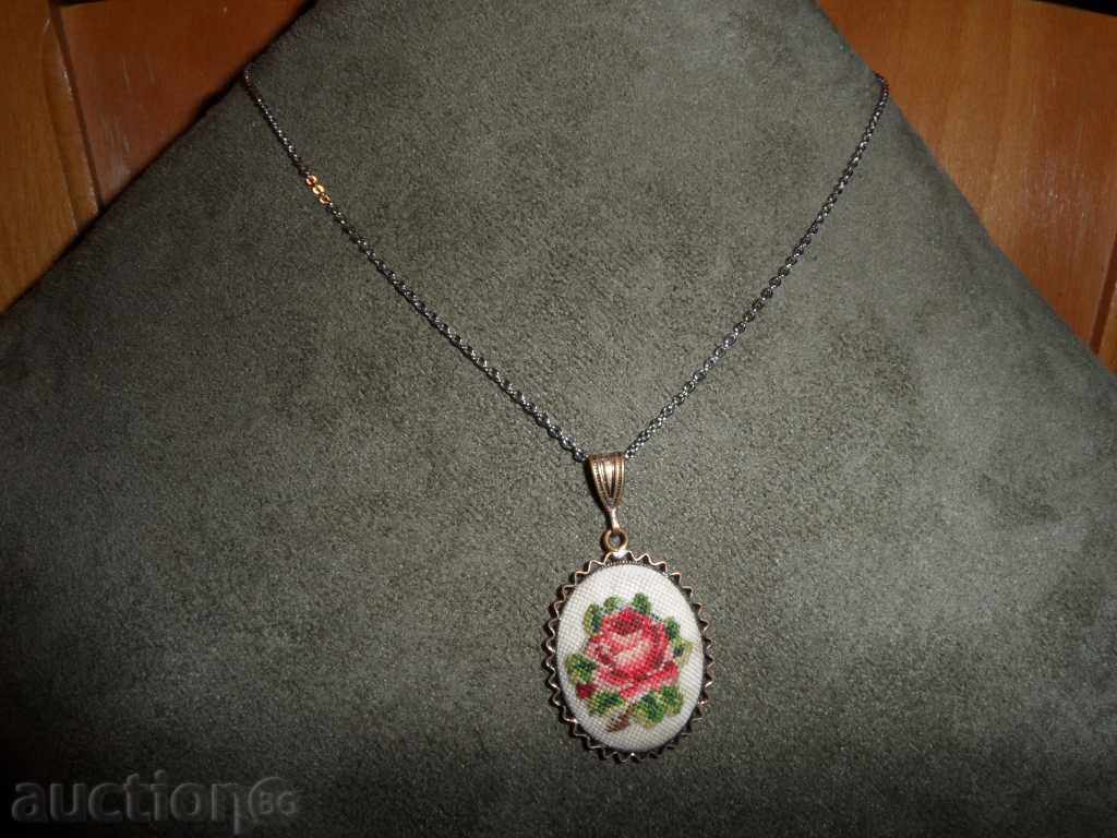NECKLACE with pendant rose tapestry, 11.04.2025 NECKLACE with pendant rose tapestry, 11.04.2025