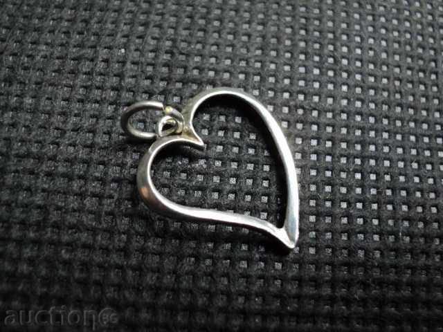 Delivery of Beautiful silver medallion heart Delivery of Beautiful silver medallion heart