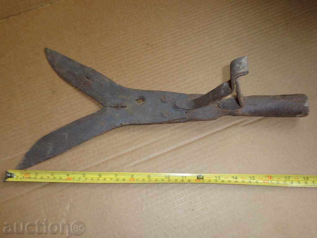 Old tool, wrought iron, brushcutter, scissors with price 60.00 BGN | € 30.68 Old tool, wrought iron, brushcutter, scissors with price 60.00 BGN | € 30.68