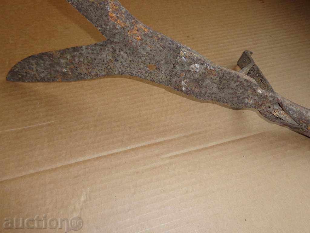 Delivery of Old tool, wrought iron, brushcutter, scissors Delivery of Old tool, wrought iron, brushcutter, scissors