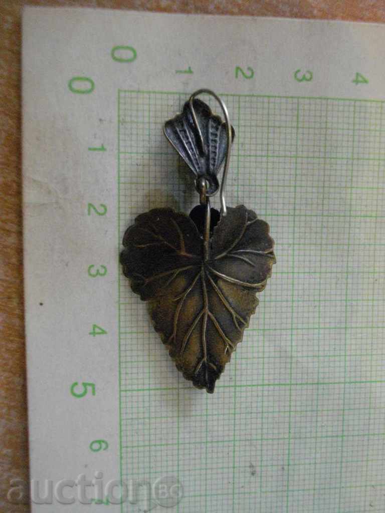 frunze de cercei cu preț 2.00 BGN | € 1.02